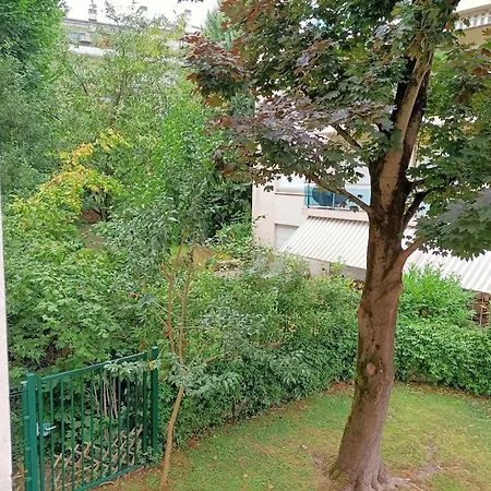 Apartment Paris 1 *